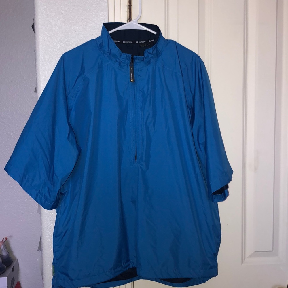Short sleeve windbreaker